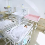 Тихая чрезвычайная ситуация: японская молодежь массово отказывается от детей